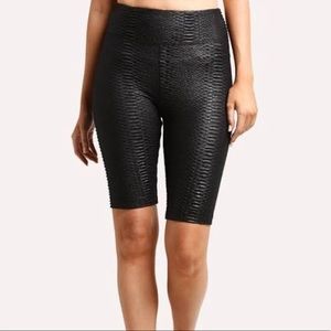 Koral densonic high rise black biker shorts Small